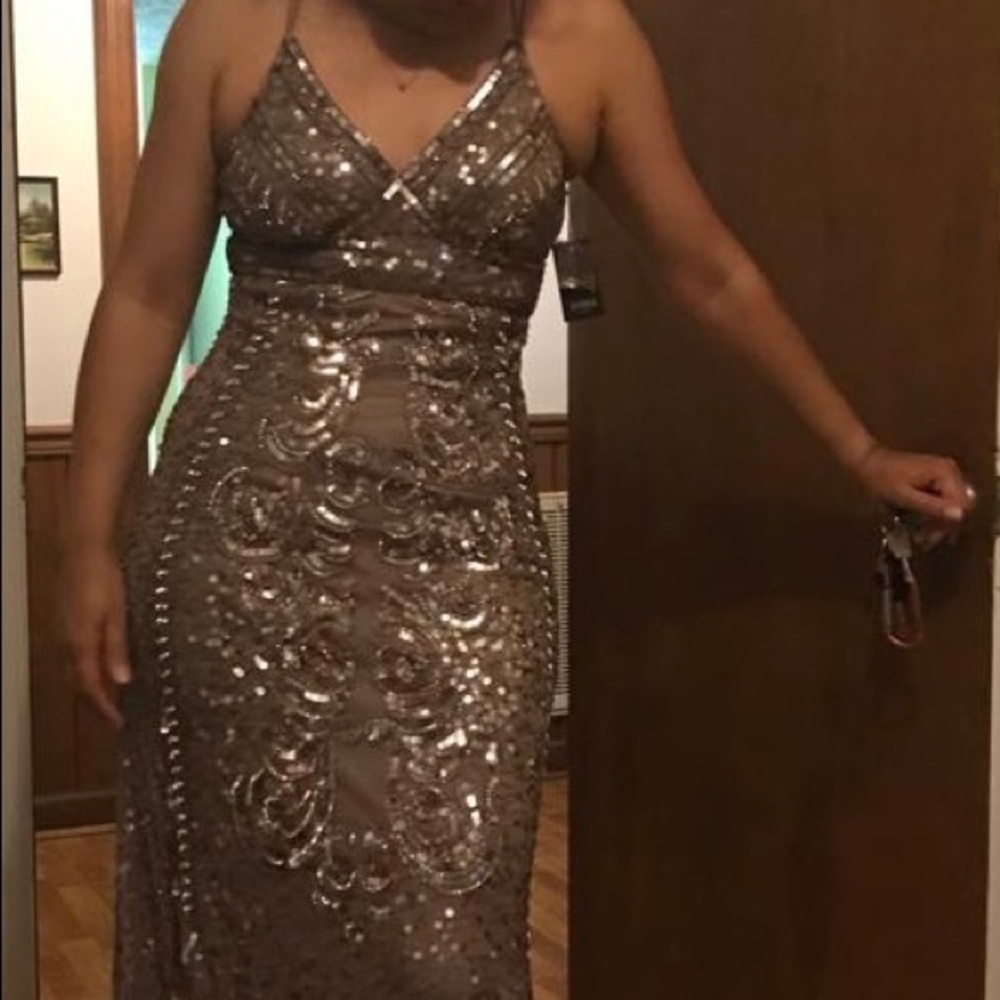Dress - Picture 4 of 4